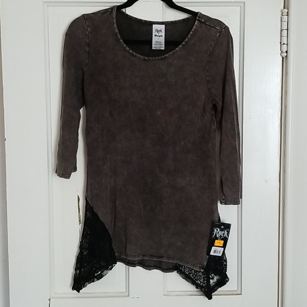 Medium sleeve blouse